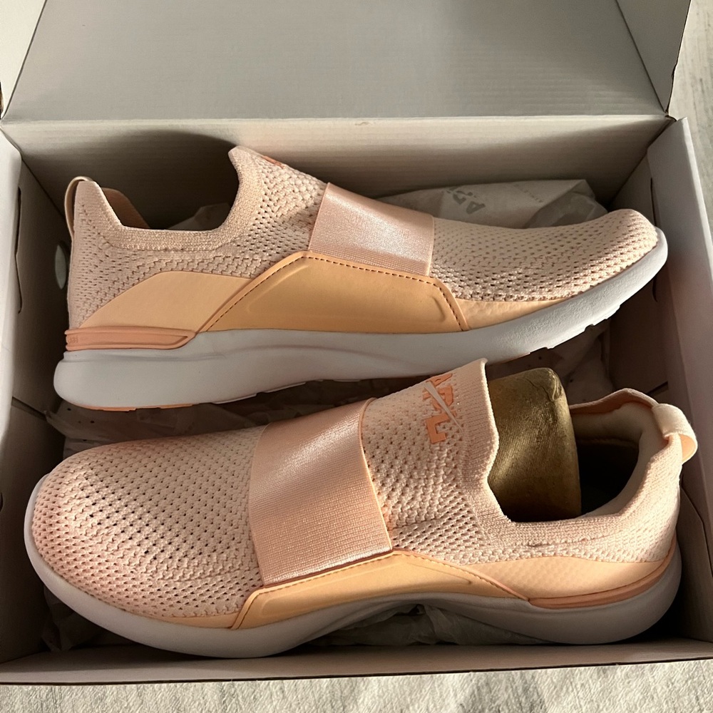 APL - Athletic Propulsion Labs - TechLoom Bliss - Size 8 - Color:Peach/White